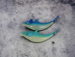 сувенир от полирезин магнит и пружинки делфин с отворена уста 14 см.