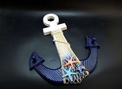 дървен сувенир, котва- закачалка, двустранна 32х39 см. светло синя 3 морски звезди, морски дизайн (5 бр. в кутия)