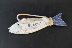 дървен сувенир, риба с мрежа по гърба, висяща BEACH ръчно изработена 23x3 см. морски дизайн (4 бр. в кутия)