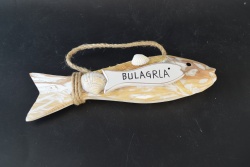 дървен сувенир, риба с мрежа по гърба, висяща Bulgaria ръчно изработена, цветна 23x3 см. морски дизайн