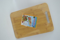 дървена подложна табла с нож за сервиране и сосиера, кръгла 25 см.