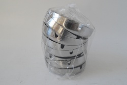 стъклен пепелник, квадратен, гравиран 11,5х11,6х4 см. в кутия
