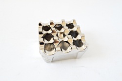 стъклен пепелник, квадратен, гравиран 10х10х3,5 см. в кутия
