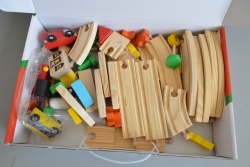 дървена играчка, писта с 3 колички 24х24х10 см. 93-1417