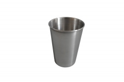 домашна потреба, чаша, метал 180 ml. 6х4,6х8,2 см.(подходяща и за мярка за алкохол)