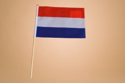 знаме Нидерландия, качествен полиестер 14х21 см. с дървена дръжка, издържа на дъжд (50 бр. в стек)