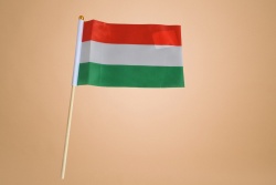 знаме Унгария, качествен полиестер 14х21 см. с дървена дръжка, издържа на дъжд (50 бр. в стек)