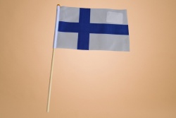 знаме Финландия, качествен полиестер 14х21 см. с дървена дръжка (50 бр. в стек)