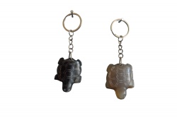 сувенир, ръчно изработен от естествени материали, костенурка- ключодържател, рог от теле около 3 см.