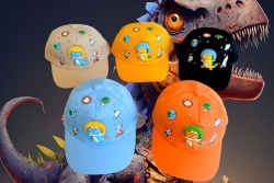 лятна шапка с козирка, детска, динозавър, космонафт (12 бр. в стек 5 цвята)