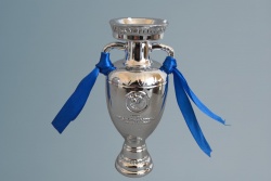 спортен сувенир, макет на купата на Европейското първенство 15х16 см.