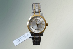 ръчен часовник, дамски, Тисот 2024 сиво/ златна, метална верижка 