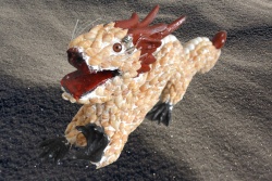 морски сувенир, ръчно изработен от миди, дракон, голям 36х18 см.