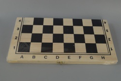 шах табла, дървена 17,5х35 см. с фигури и пулове