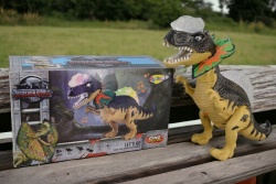детска играчка от пластмаса, музикален, светещ, движещ се динозавър, тревопасен 15х17 см. 66050
