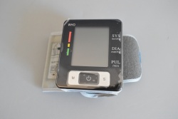 апарат за кръвно налягане, дигитален (10 бр. в стек)
