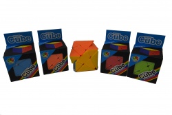 ДЕТСКА играчка от пластмаса, рубик кубче, вътрешни елементи, фигура, триъгълници, блистер 6х6см(Промоция- при покупка над 12 бр. базова цена 4,00 лв.)