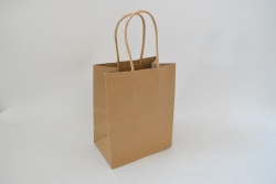 подаръчна торбичка от картон, детска 18х23х8,5 см. (12 бр. в стек, еднакви)