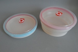 домашна потреба от силикон, кутия за храна с капак от пластмаса с датник 15х7,5 см.