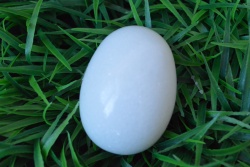 1.изделие от естествен благороден камък, яйце  100 гр. 7 см.
