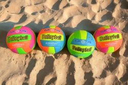 СПОРТНА стока, топка, волейболна 120 гр. 4 цвята (Промоция- при покупка над 20 бр. базова цена 6,00 лв.)(120 бр. в кашон)
