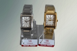 ръчен часовник, дамски, дизайн Ролекс 2024 златиста и сива метална верижка в същият цвят, правоъгълен дисплей