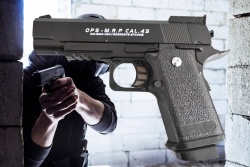 метален пистолет в кутия М20 22,5х21 см.