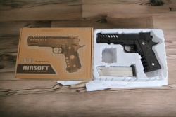 метален пистолет в кутия М688 Airsoft 24х22 см.