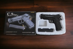 метален пистолет в кутия C9 21x19 см. метален пълнител