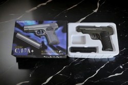метален пистолет в кутия C17 20x18 см.