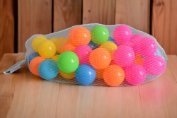 пластмасови топчета 50 бр. 5,5 см. в мрежа