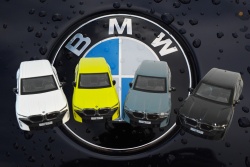 метален автомобил, отваря 6 врати 1/24 музикален, светещ BMW THE XM 21х8х5 см. (8 бр. в кутия) 1900-330 (R2)